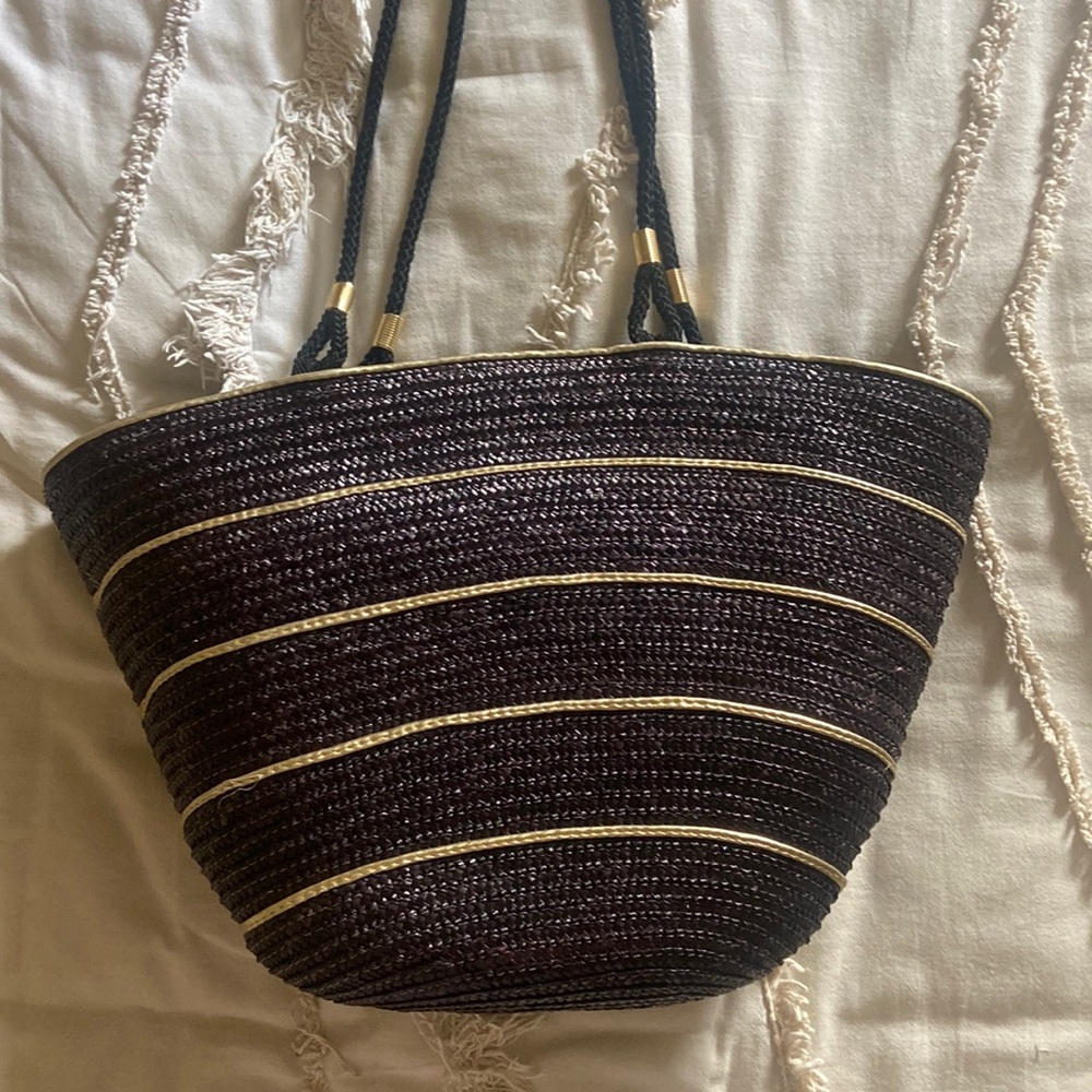 Black woven straw bag